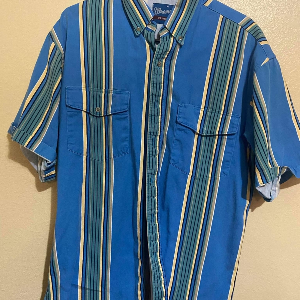 Medium wrangler button down